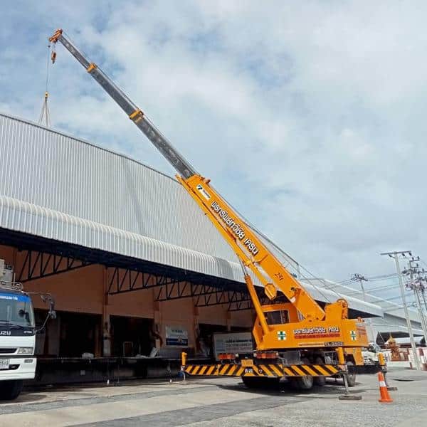 บริการรถเครน ยกของขึ้นโกดัง