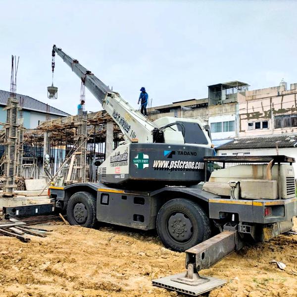 รถเครน 10 ตัน 4 ล้อ ยกของขึ้นตึก พร้อมอุปกรณ์ใส่วัสดุก่อสร้าง