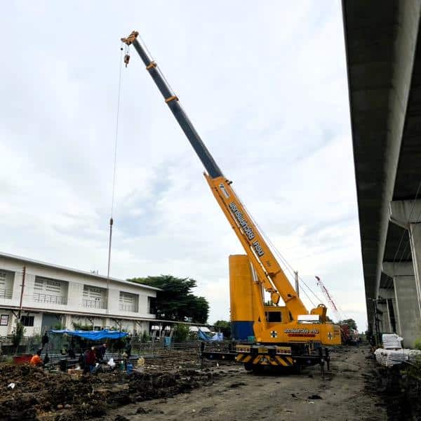เช่ารถเครน 30 ตัน เทปูน เทคอนกรีต
