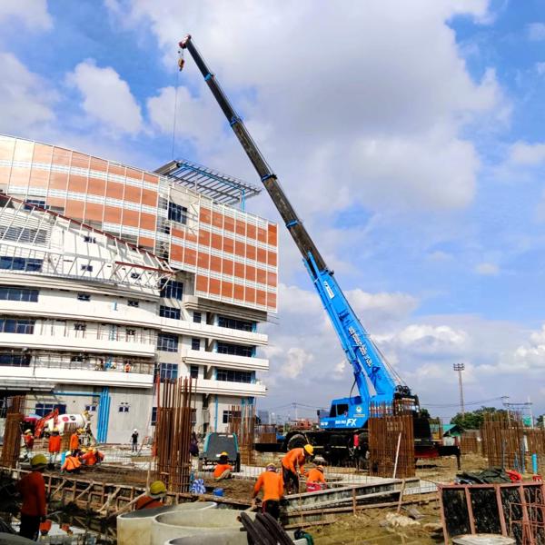 รถเครนให้เช่า 50 ตัน 4 ล้อ รายเดือน ไซต์งานก่อสร้าง