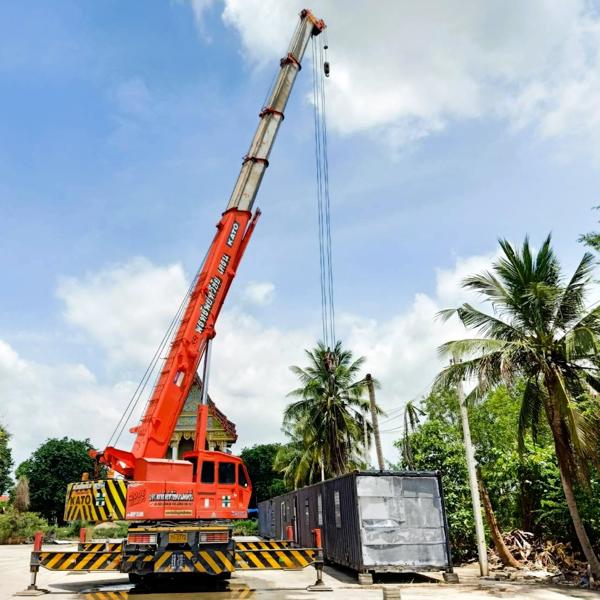 รถเครน 55 ตัน ยกตู้คอนเทนเนอร์