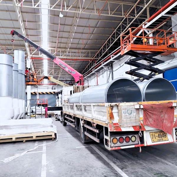 รถเฮี๊ยบ 5 ตัน ยกติดตั้งเครื่องจักรในโรงงาน