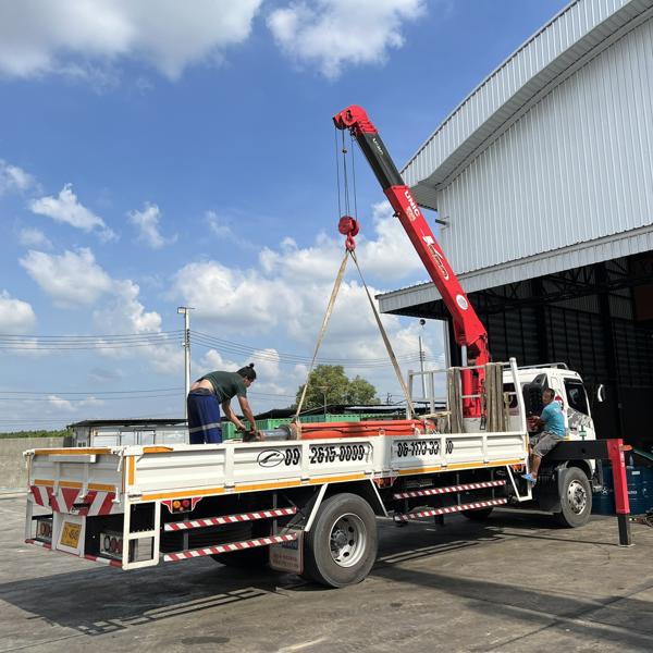 รถเฮี๊ยบ 5 ตัน ยกของขึ้นโรงงาน