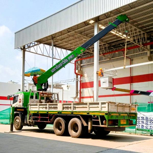 รถเฮี๊ยบทำงานในโรงงาน ยกติดตั้งอุปกรณ์ – P.S.CRANE