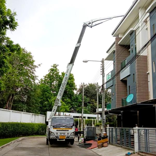 ถกระเช้า Skymaster 23 เมตร งานซ่อมไฟฟ้าบ้านพัก