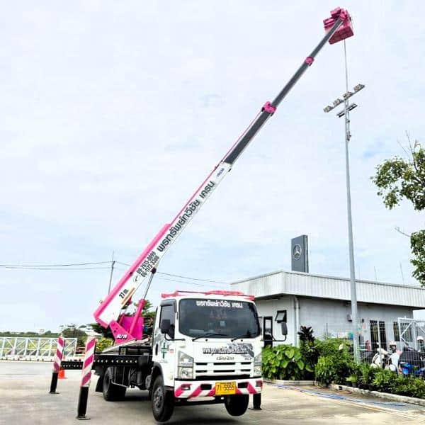 รถกระเช้า 27 เมตร เปลี่ยนหลอดไฟ ในกรุงเทพ