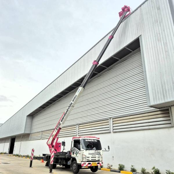 รถกระเช้า 27 เมตร ซ่อมหลังคาสูง