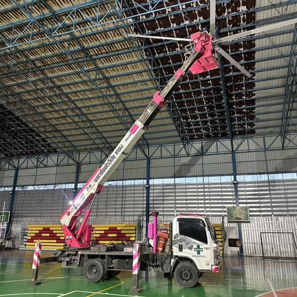 รถกระเช้า ติดตั้งพัดลมยักษ์